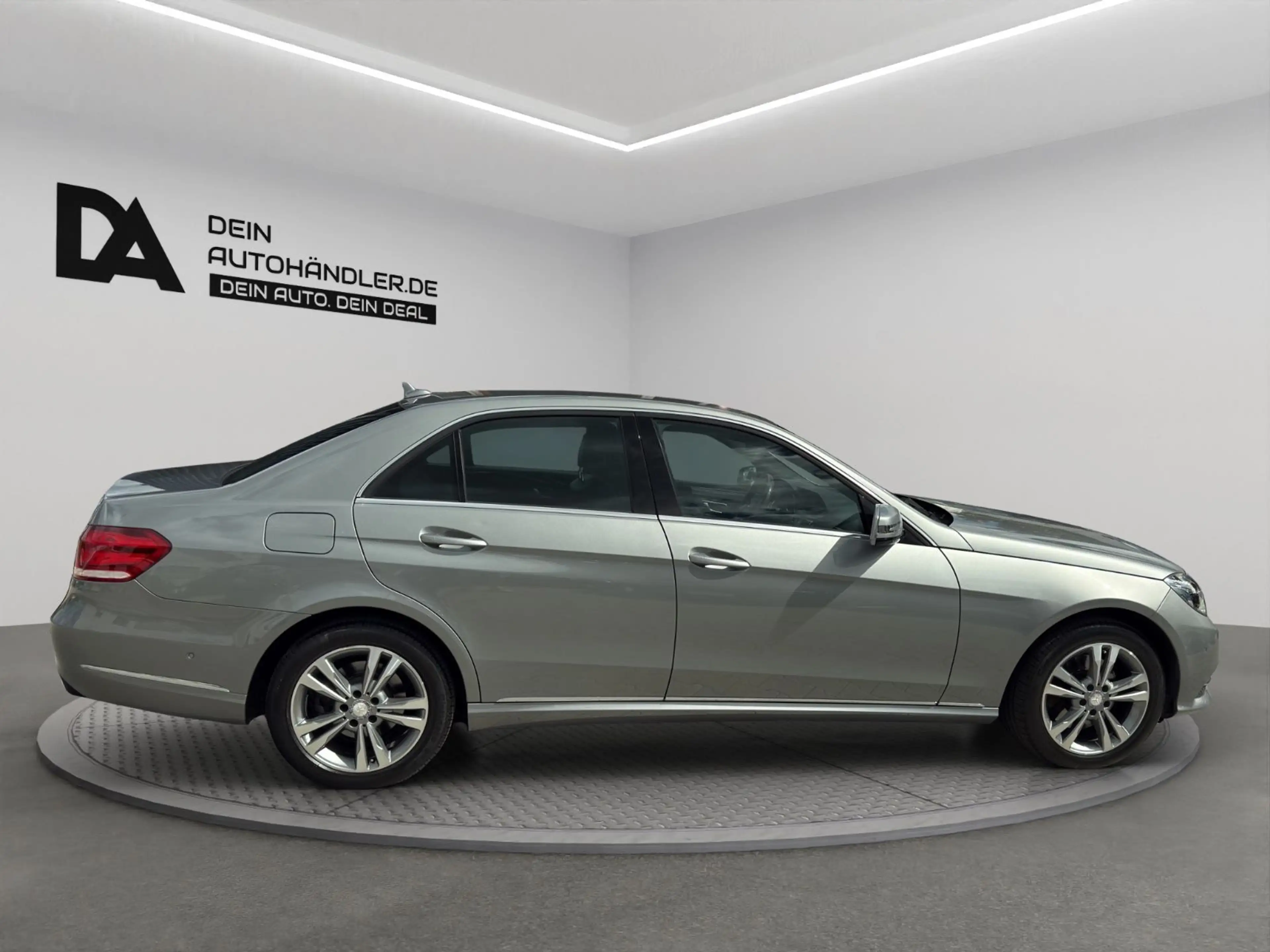 Mercedes-Benz E 250 Limousine Avantgarde *LED*1.Hand* — photo 7
