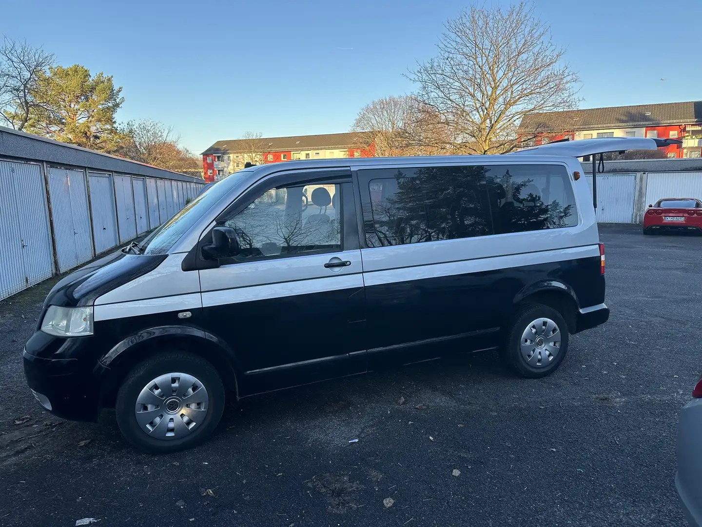 Volkswagen T5 California Caravelle Trendline Grau - 2