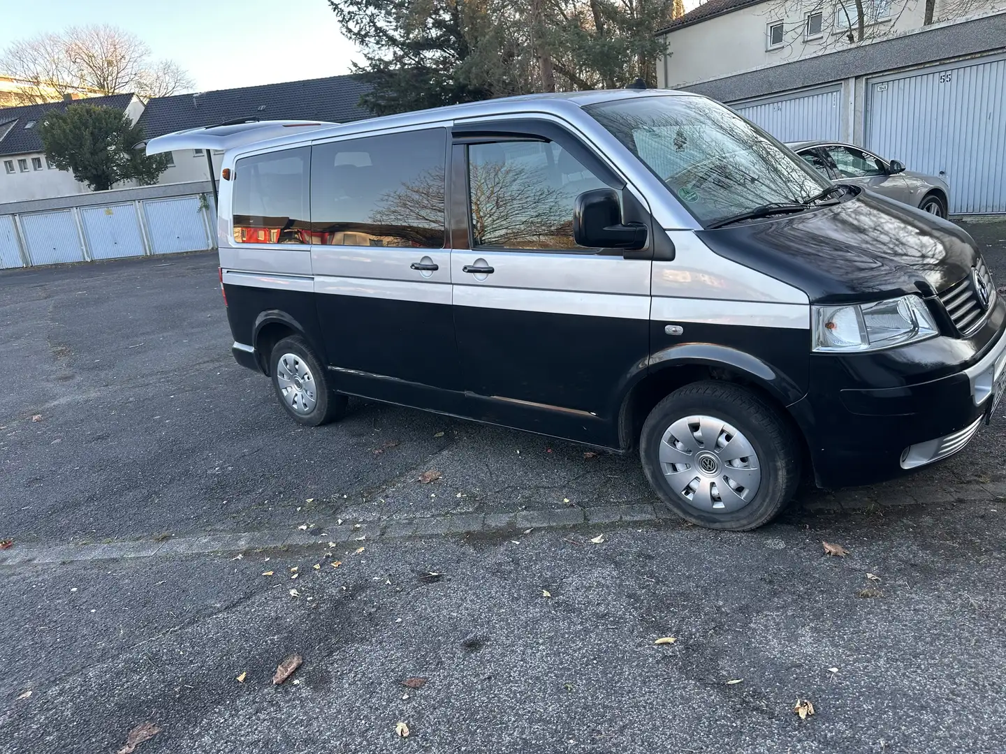 Volkswagen T5 California Caravelle Trendline Grau - 1