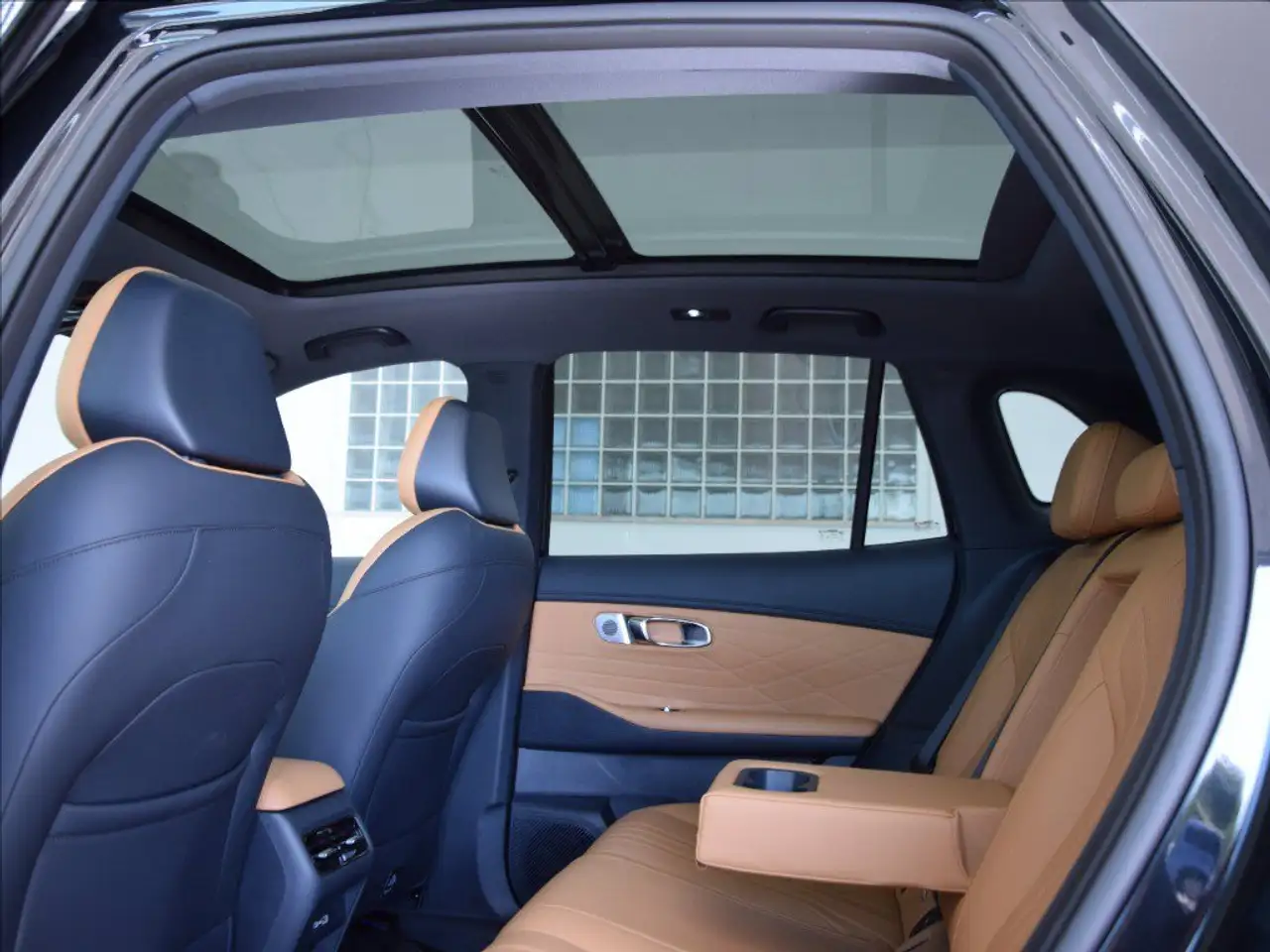 Geely Starray EM-i 2025 — фото 13