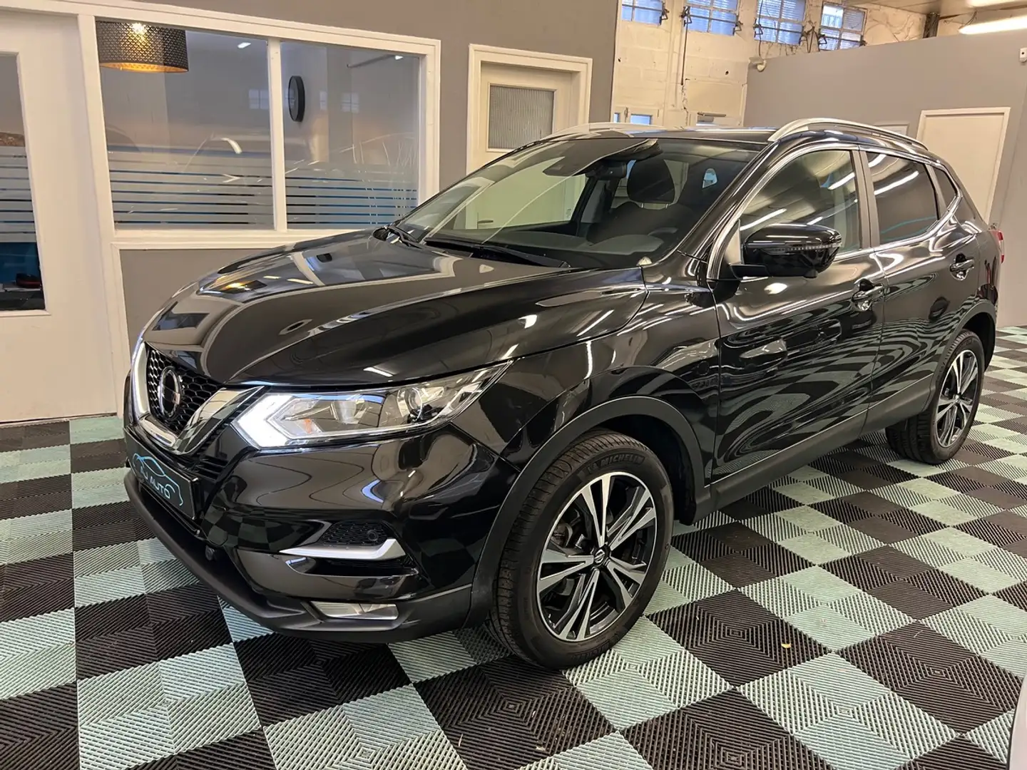 Nissan Qashqai II (2) 1.3 DIG-T 160 DCT N-CONNECTA Noir - 1
