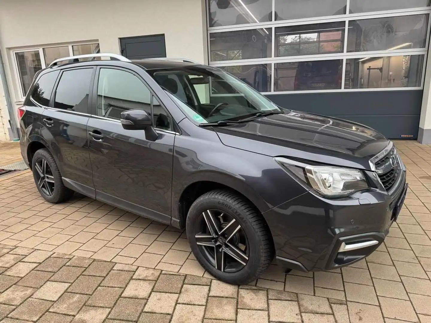 Subaru Forester Exclusive Lineartronic AHK 8-fach Grau - 1
