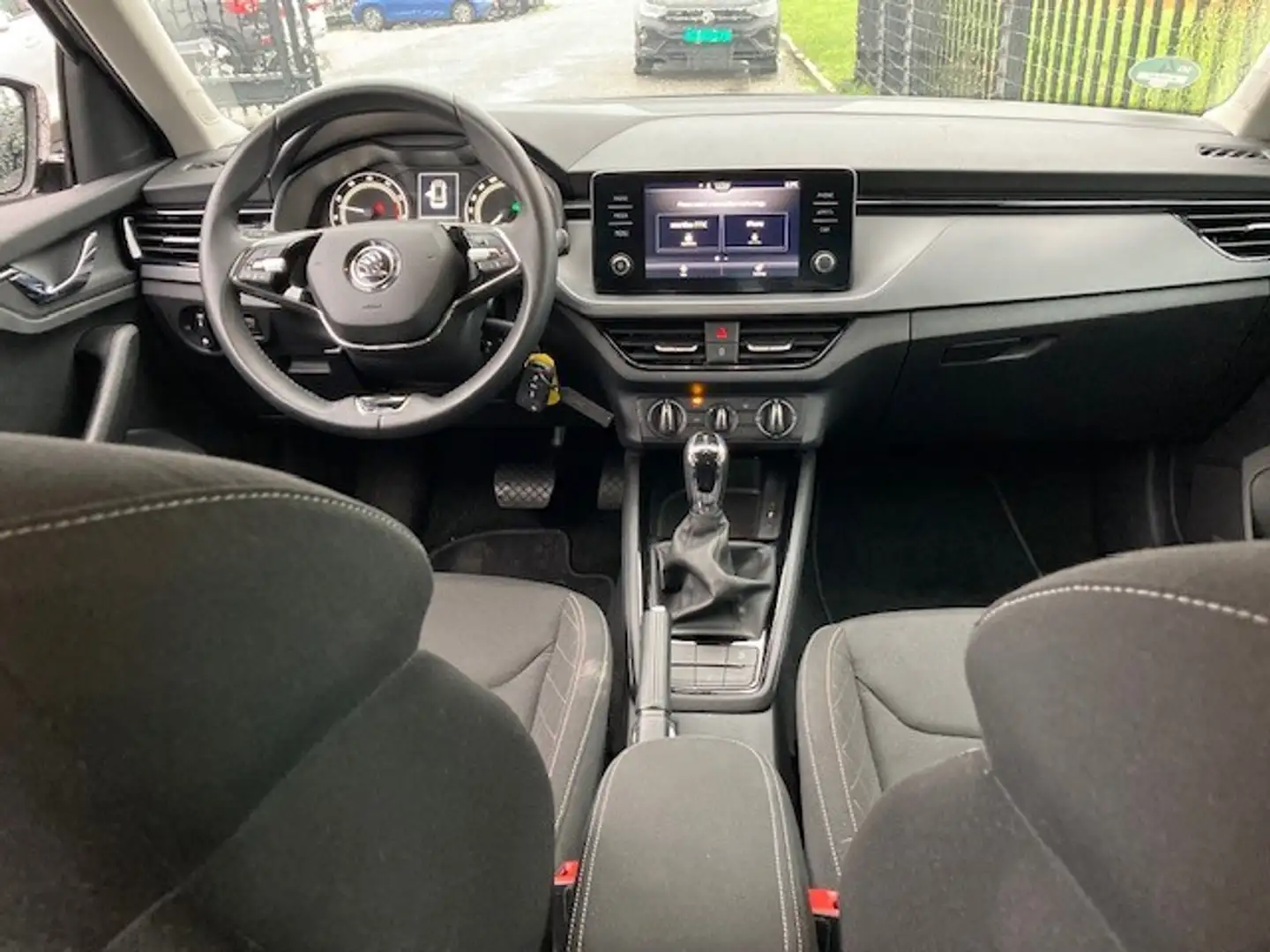 Skoda Kamiq 1.0 TSI Ambition 111pk DSG/AUTO | Navigatie via ap Gris - 2