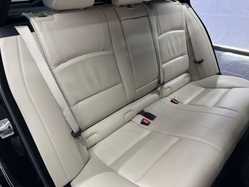 BMW 550 i M Touring 1HND PANO HUD 360° MEMORY KEY XEN — photo 13