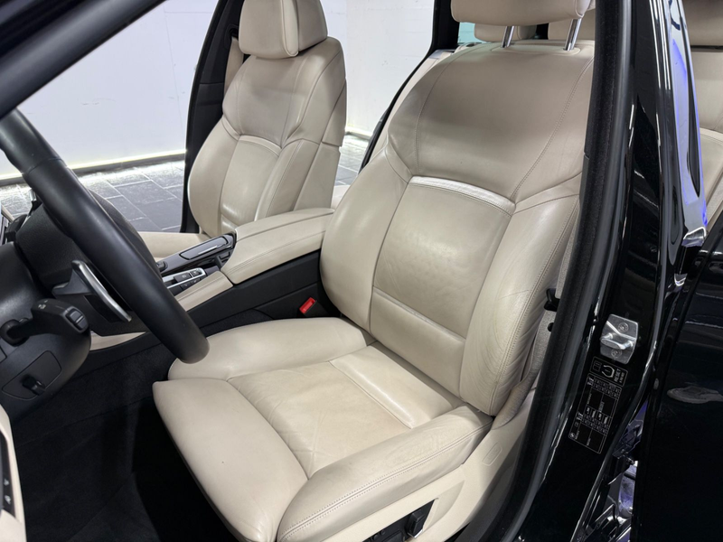 BMW 550 i M Touring 1HND PANO HUD 360° MEMORY KEY XEN — photo 9