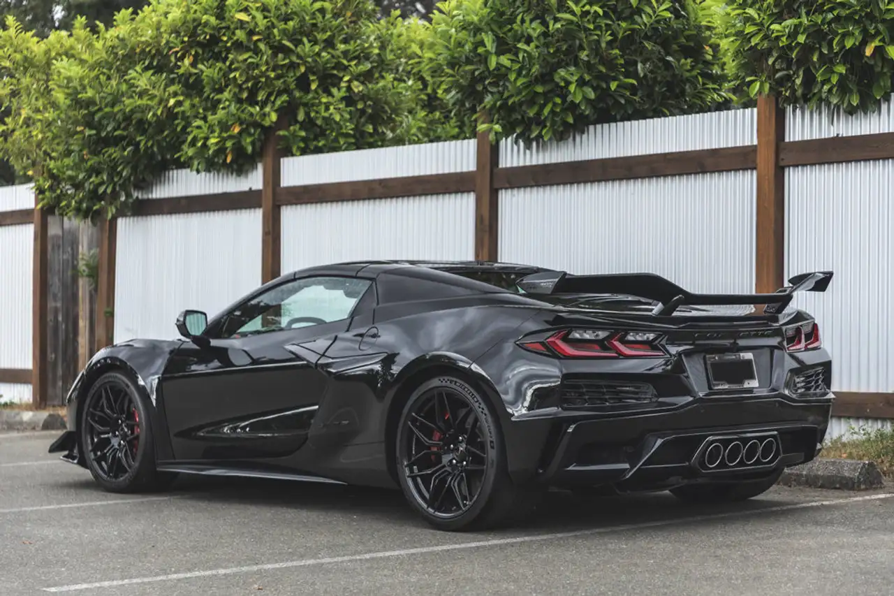 Chevrolet Corvette снимка Chevrolet Corvette