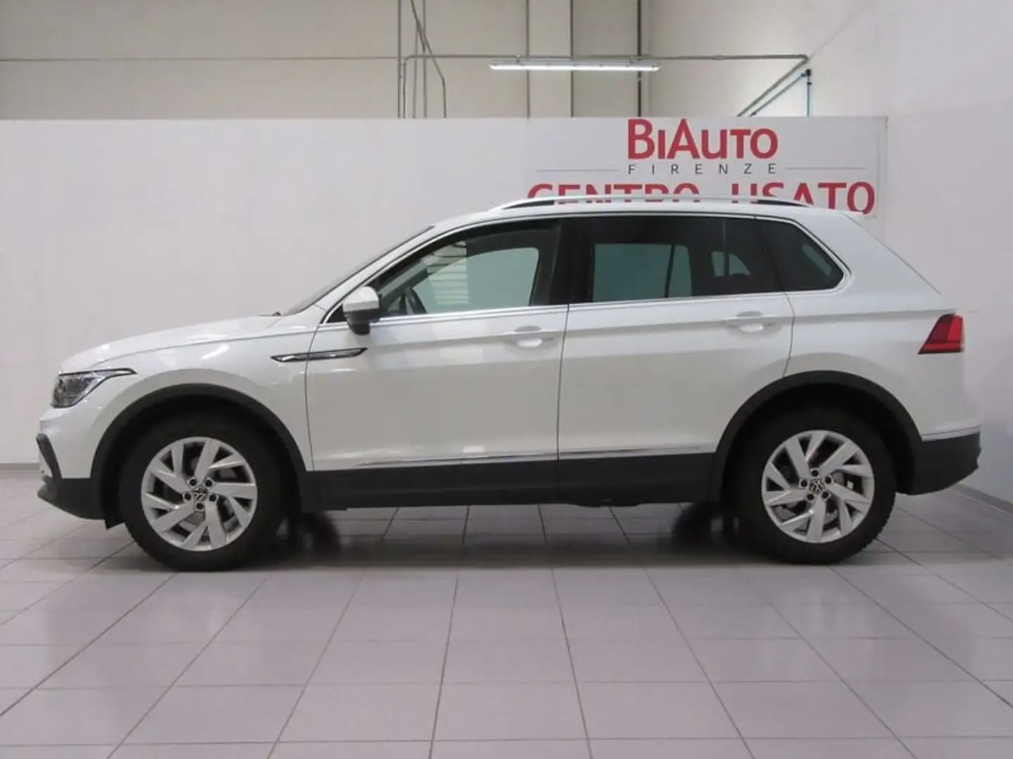 Volkswagen Tiguan 2.0 TDI 150cv SCR DSG 4 Motion Elegance Bianco - 2