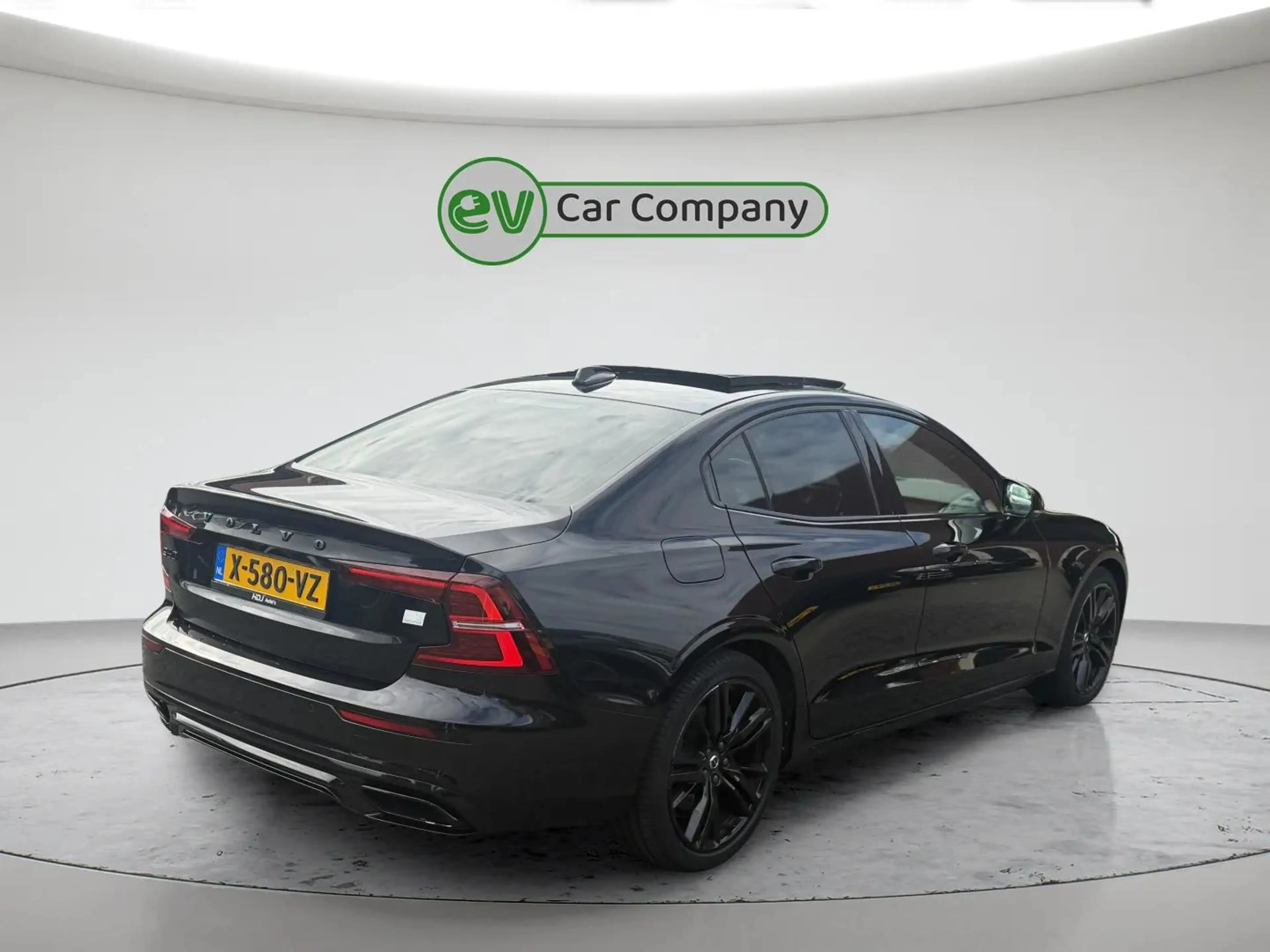 Volvo S60 2.0 Recharge T8 AWD R-Design | Bowers & Wilkins | — photo 3