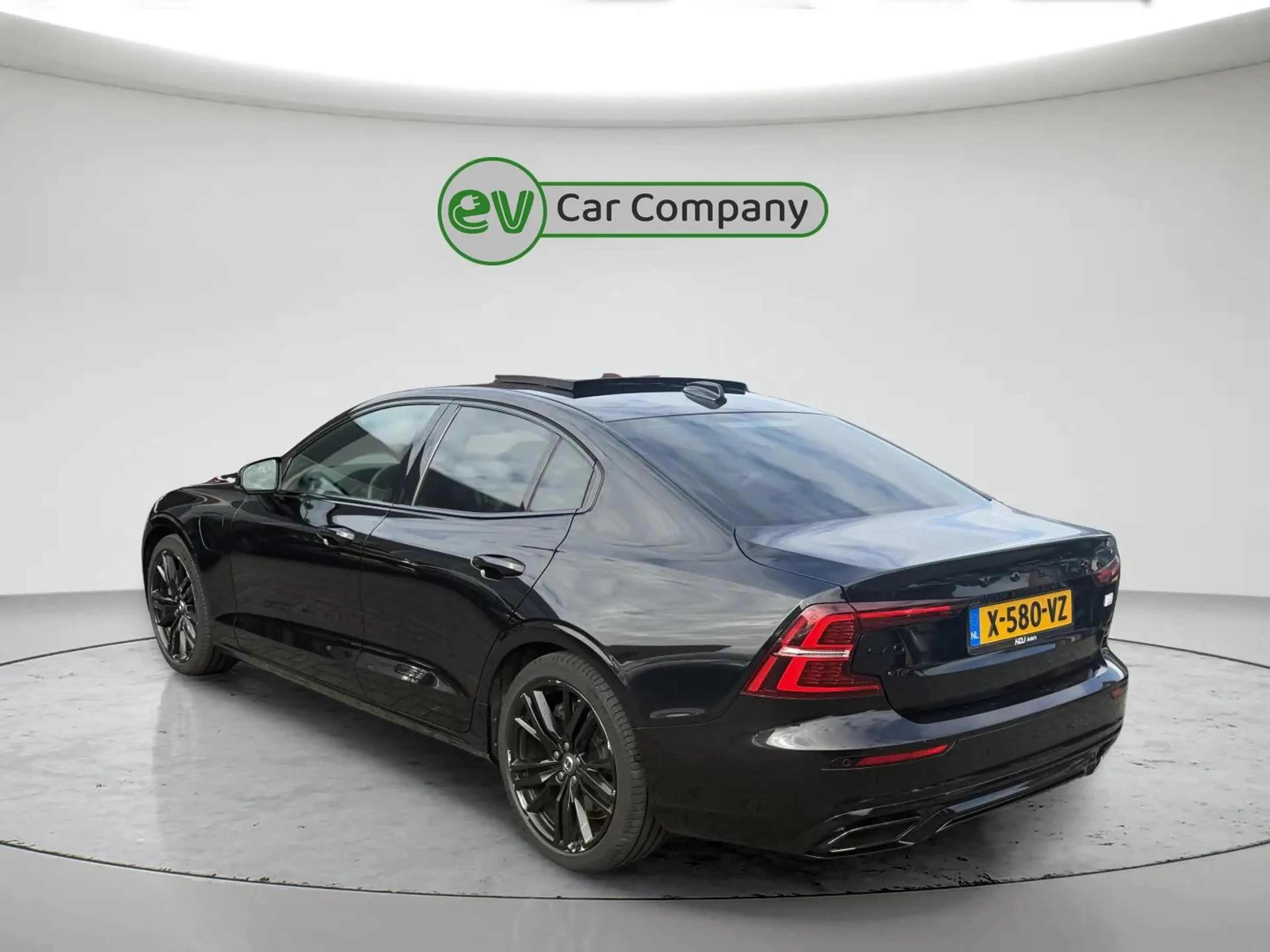 Volvo S60 2.0 Recharge T8 AWD R-Design | Bowers & Wilkins | — photo 4