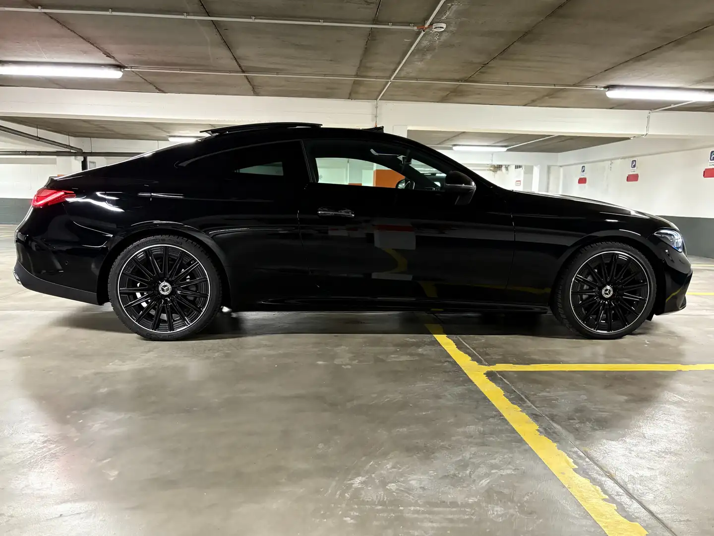 Mercedes-Benz CLE 220 CLE Coupé 220 d AMG Black Line Negru - 2
