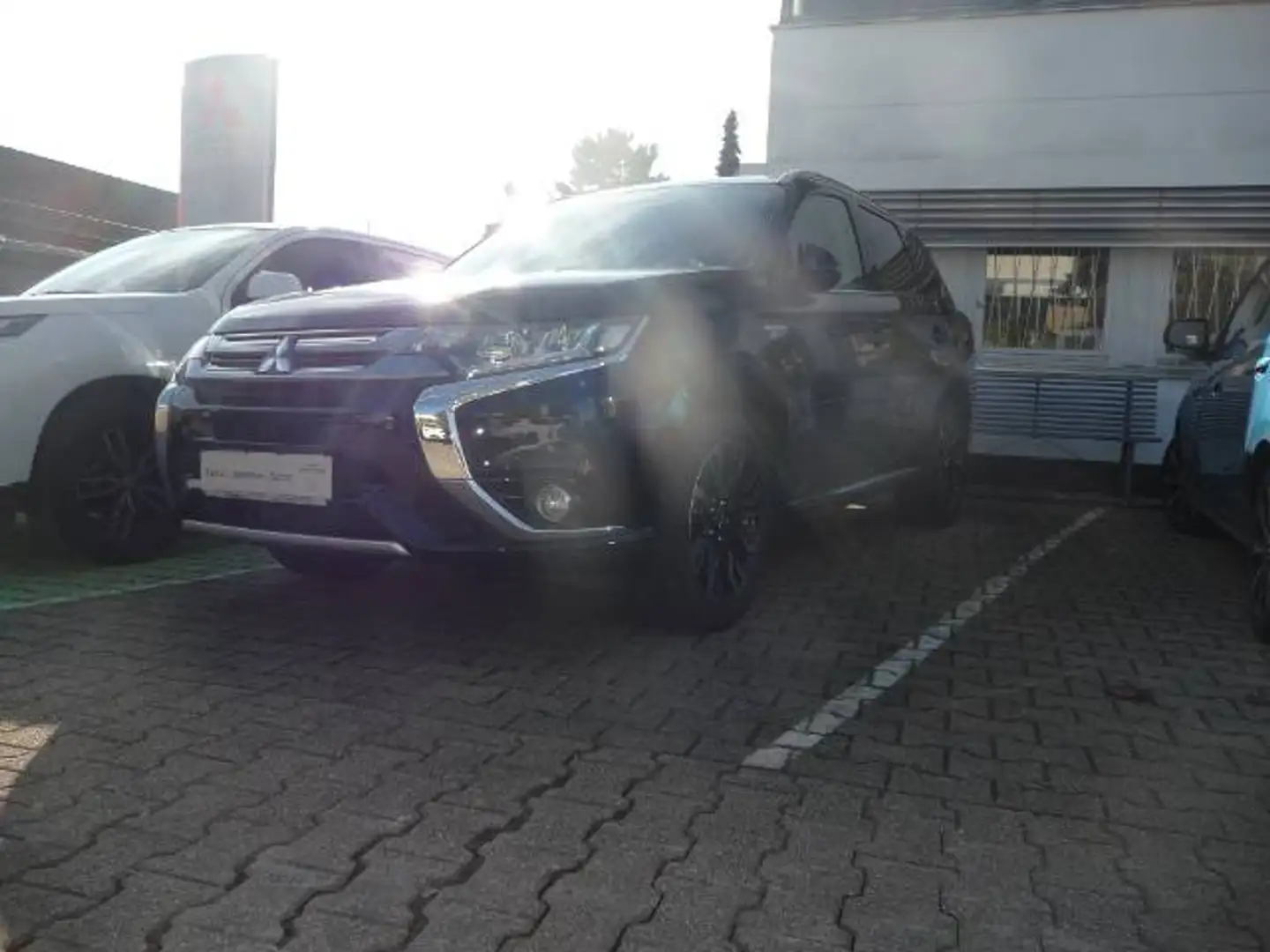 Mitsubishi Outlander PLUS Schwarz - 2