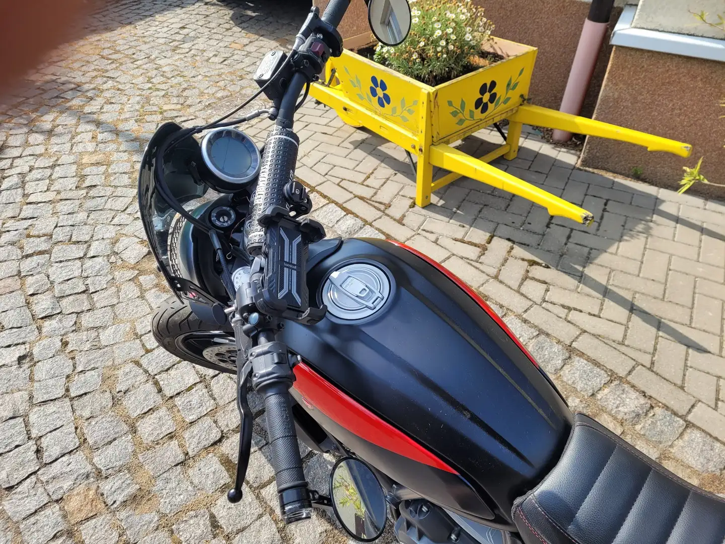 Ducati Scrambler Schwarz - 2