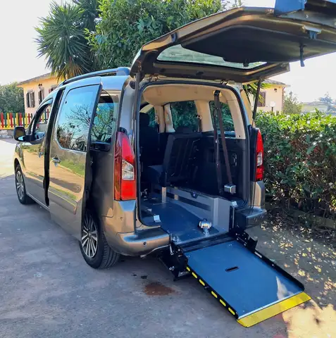 Peugeot Partner Partner EURO6 PIANALE RIBASSATO TRASPORTO DISABILI