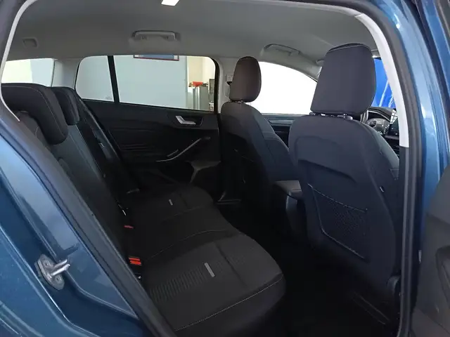 Ford Focus view 12