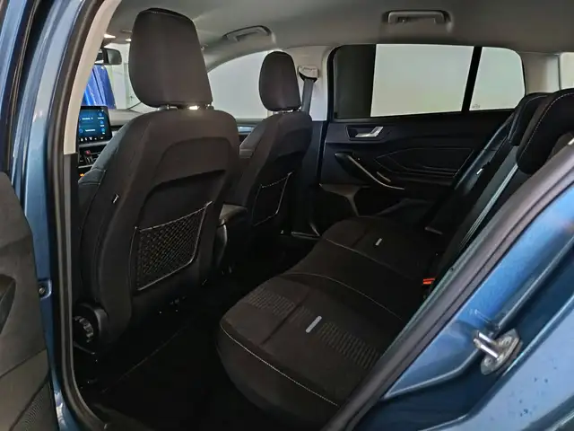 Ford Focus view 5