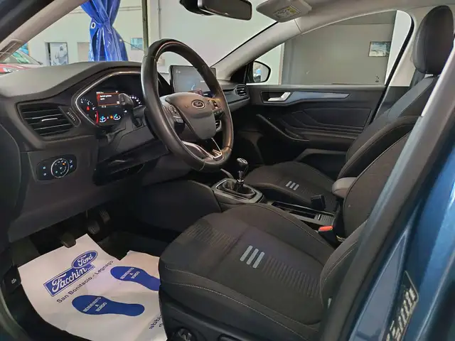 Ford Focus view 2