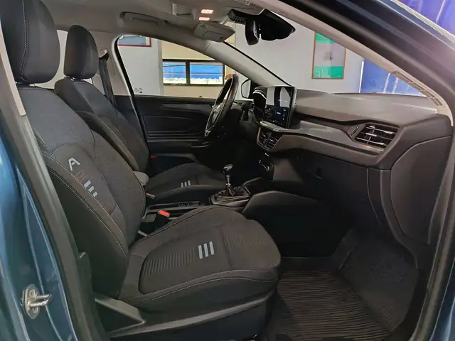 Ford Focus view 13