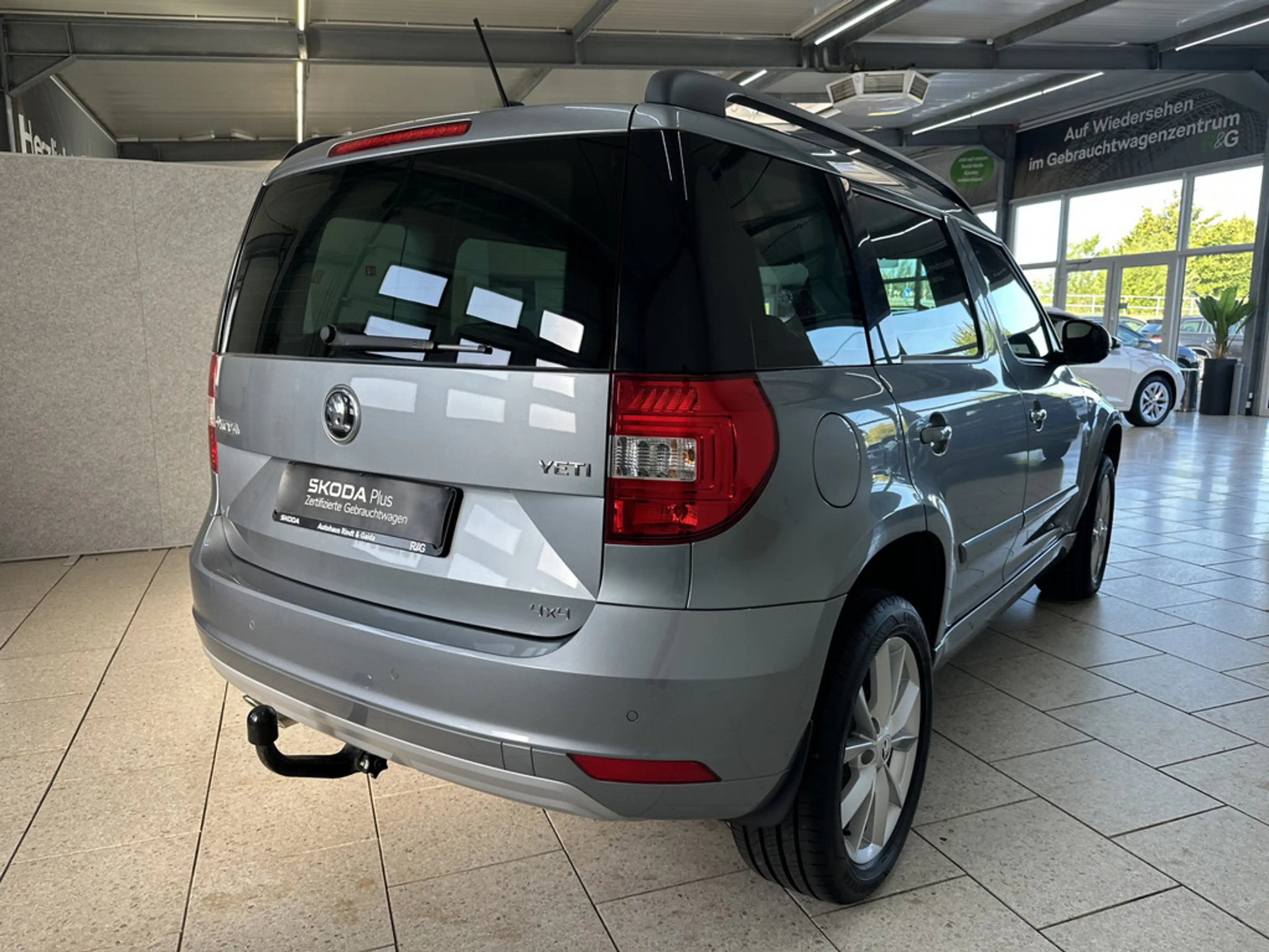 Skoda Yeti 2.0 TDI Joy 4x4 Green tec Navi AHK SHZ X — photo 7