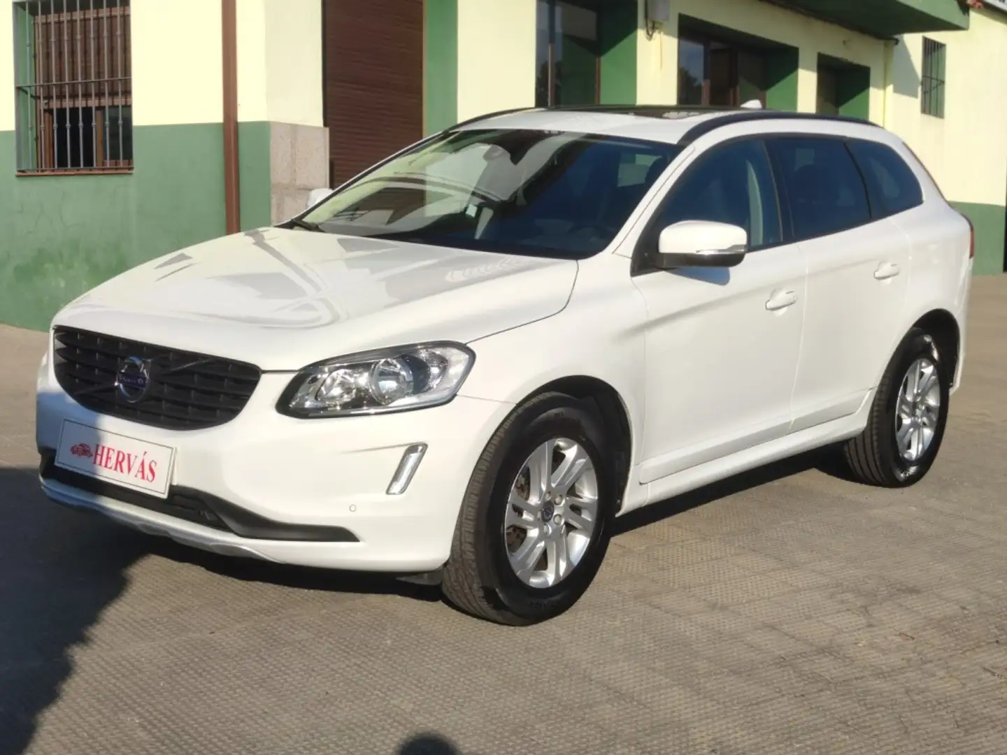 Volvo XC60 D3 Kinetic Aut. 150 Blanc - 1