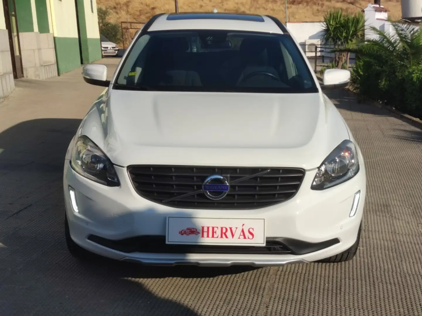 Volvo XC60 D3 Kinetic Aut. 150 Blanc - 2