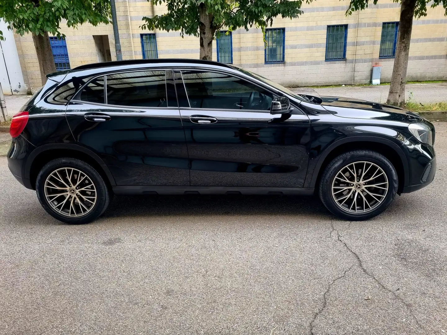 Mercedes-Benz GLA 180 GLA 180 d Business auto - 1