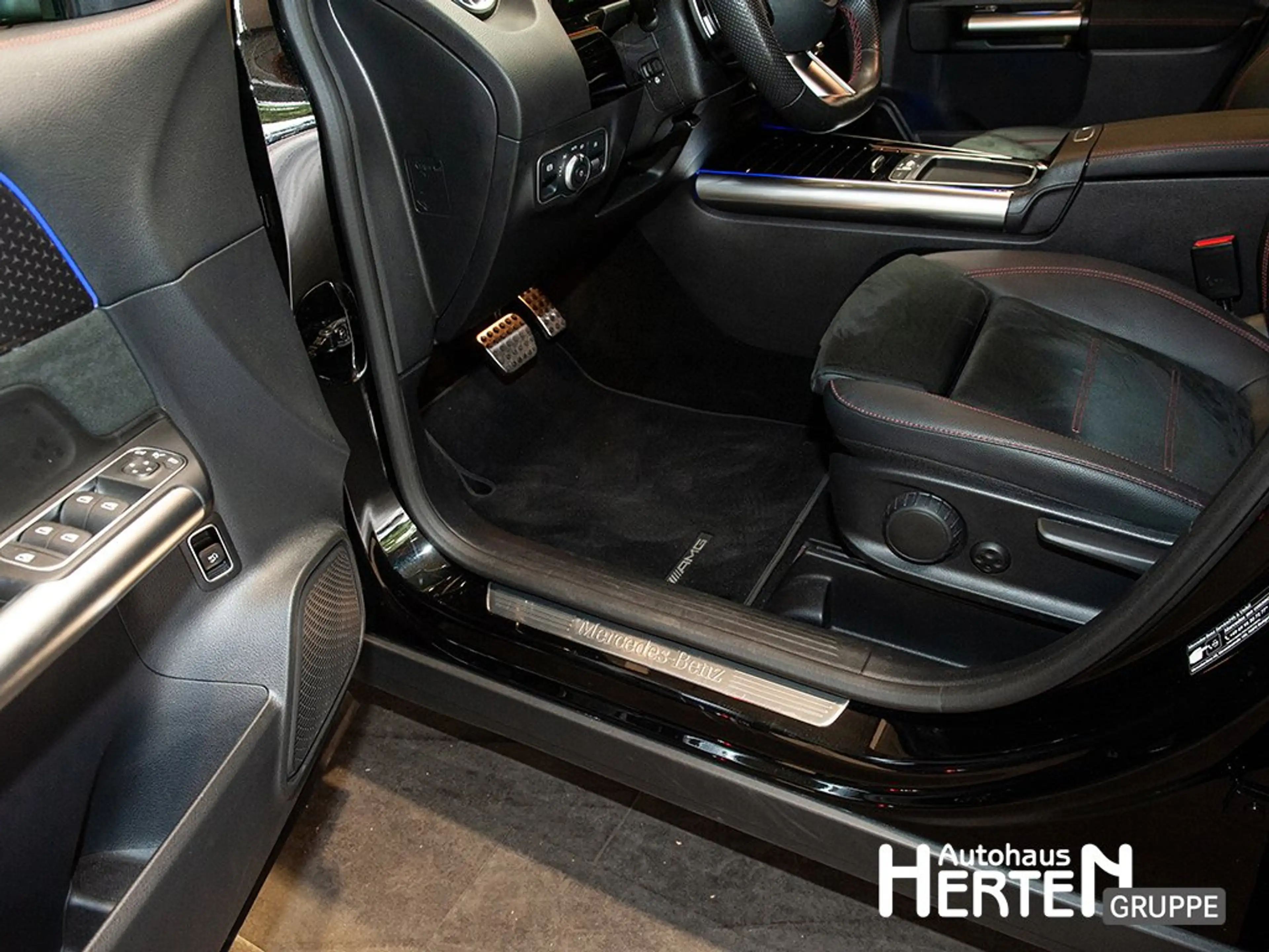 Mercedes-Benz GLA 200 + EDITION AMG+NIGHT+360°+AHK+KEYLESS+AMBI — photo 12