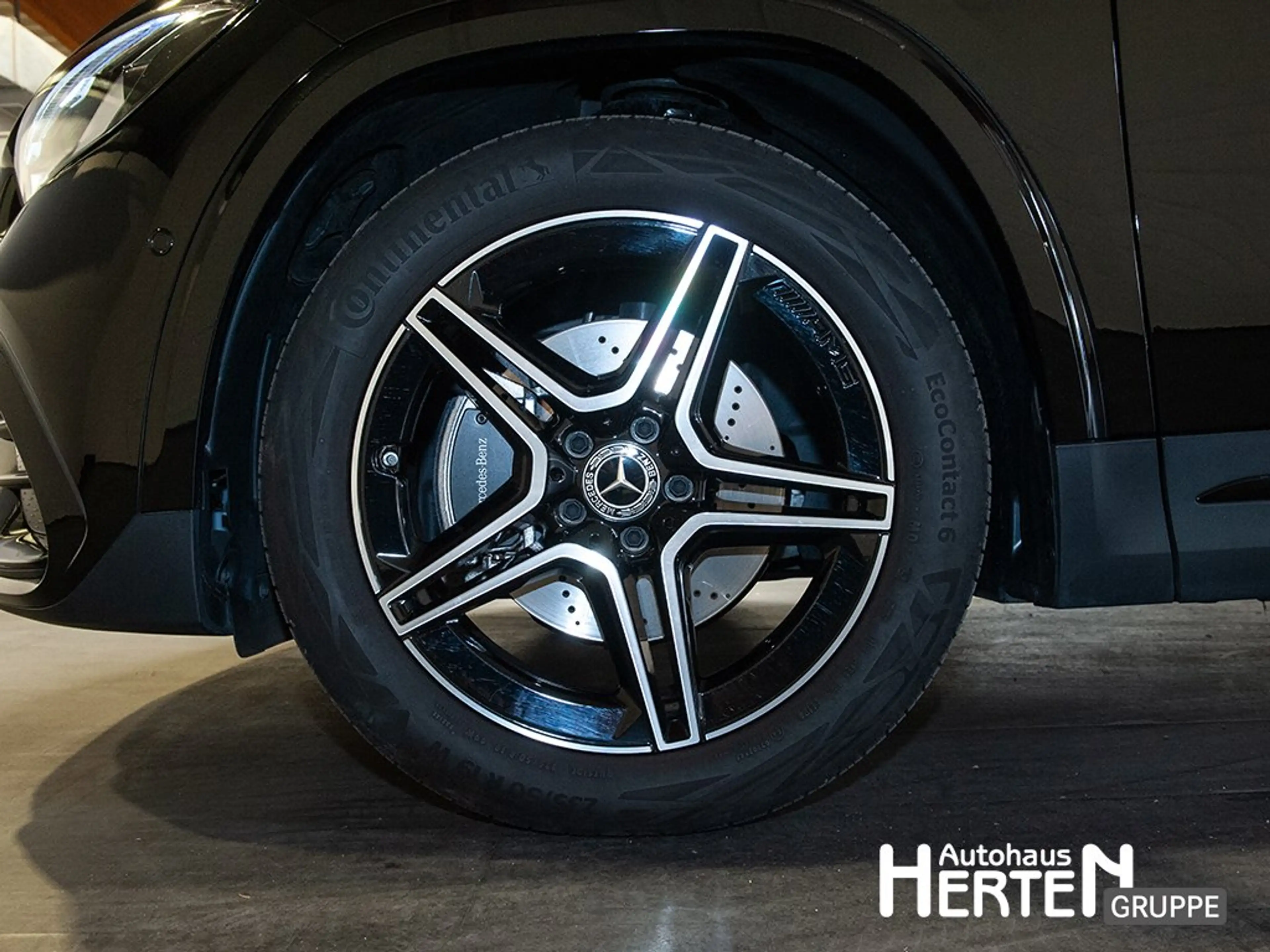 Mercedes-Benz GLA 200 + EDITION AMG+NIGHT+360°+AHK+KEYLESS+AMBI — photo 5