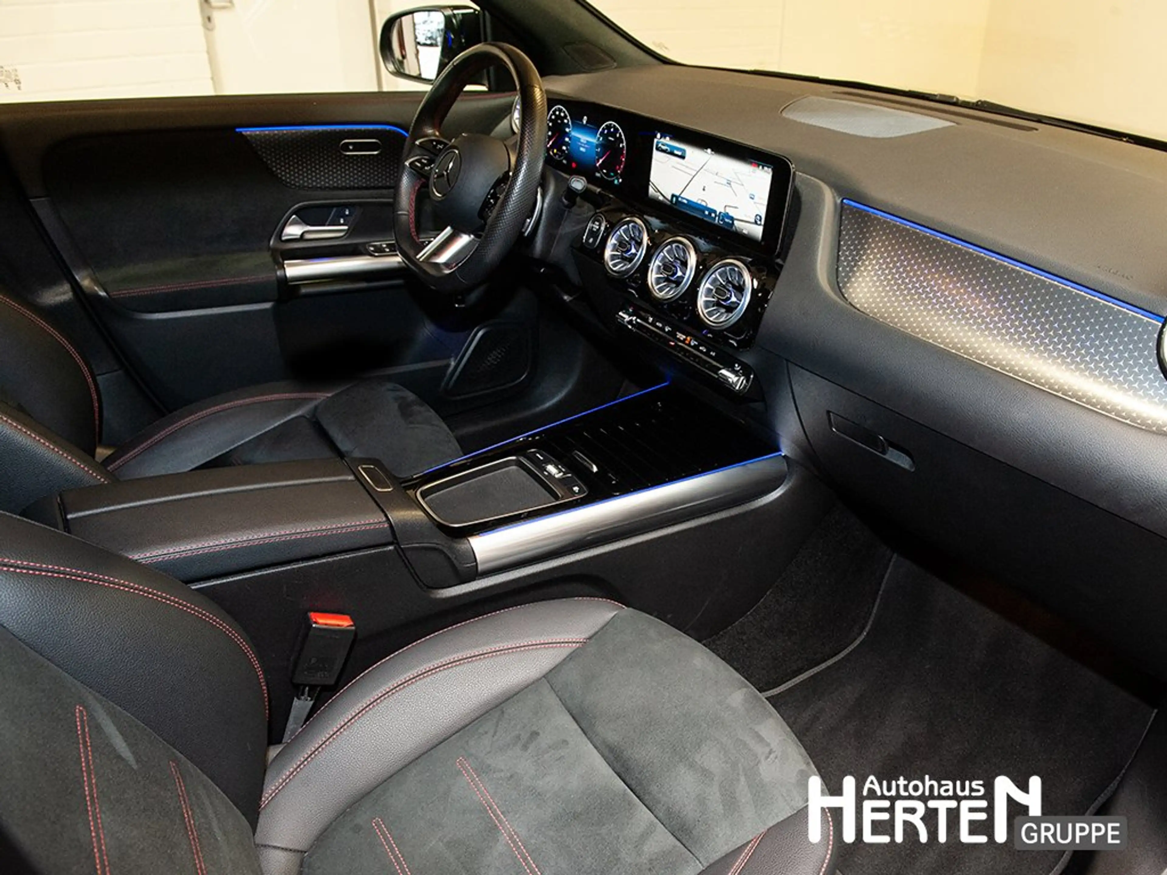 Mercedes-Benz GLA 200 + EDITION AMG+NIGHT+360°+AHK+KEYLESS+AMBI — photo 6