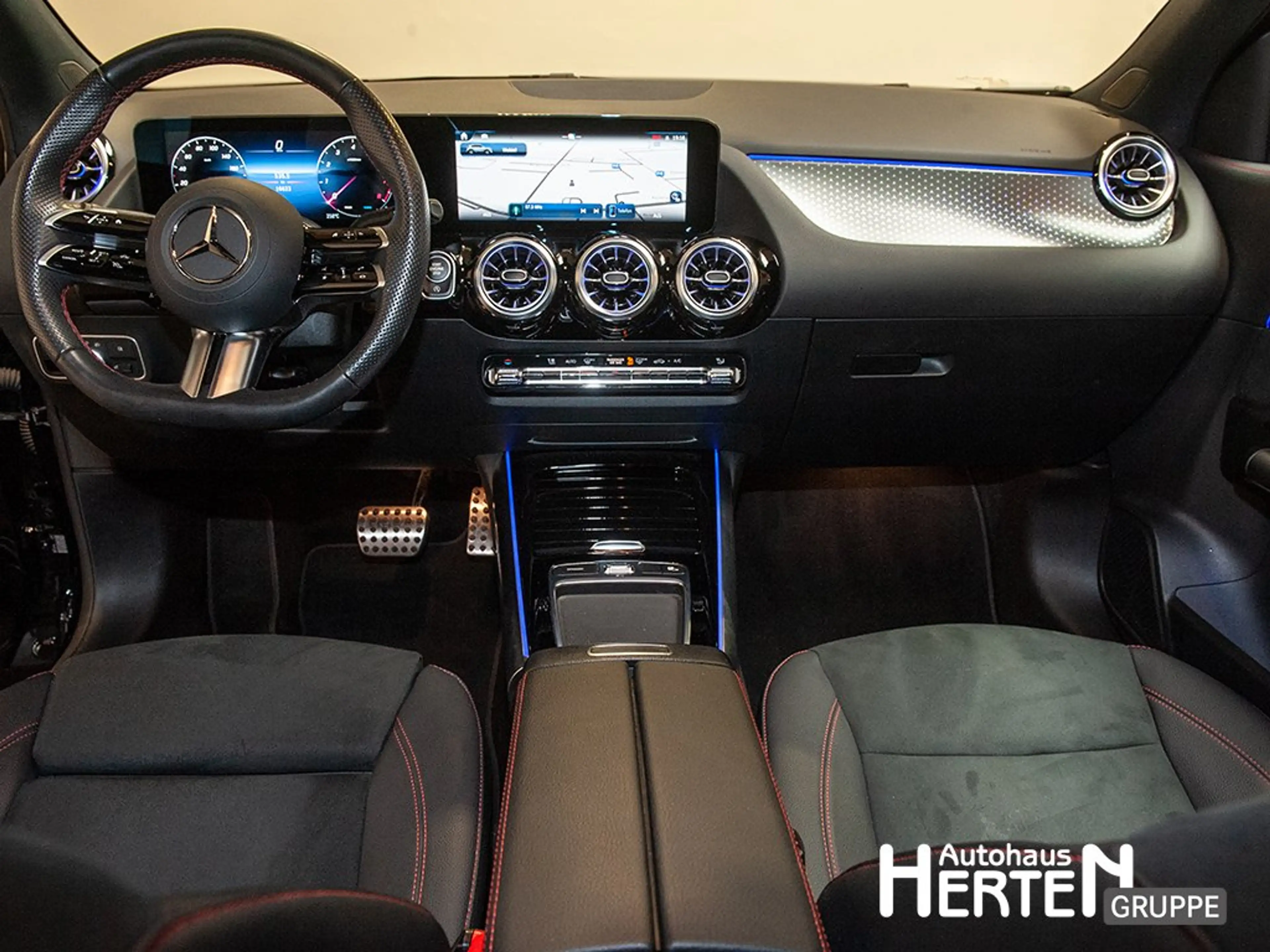 Mercedes-Benz GLA 200 + EDITION AMG+NIGHT+360°+AHK+KEYLESS+AMBI — photo 10