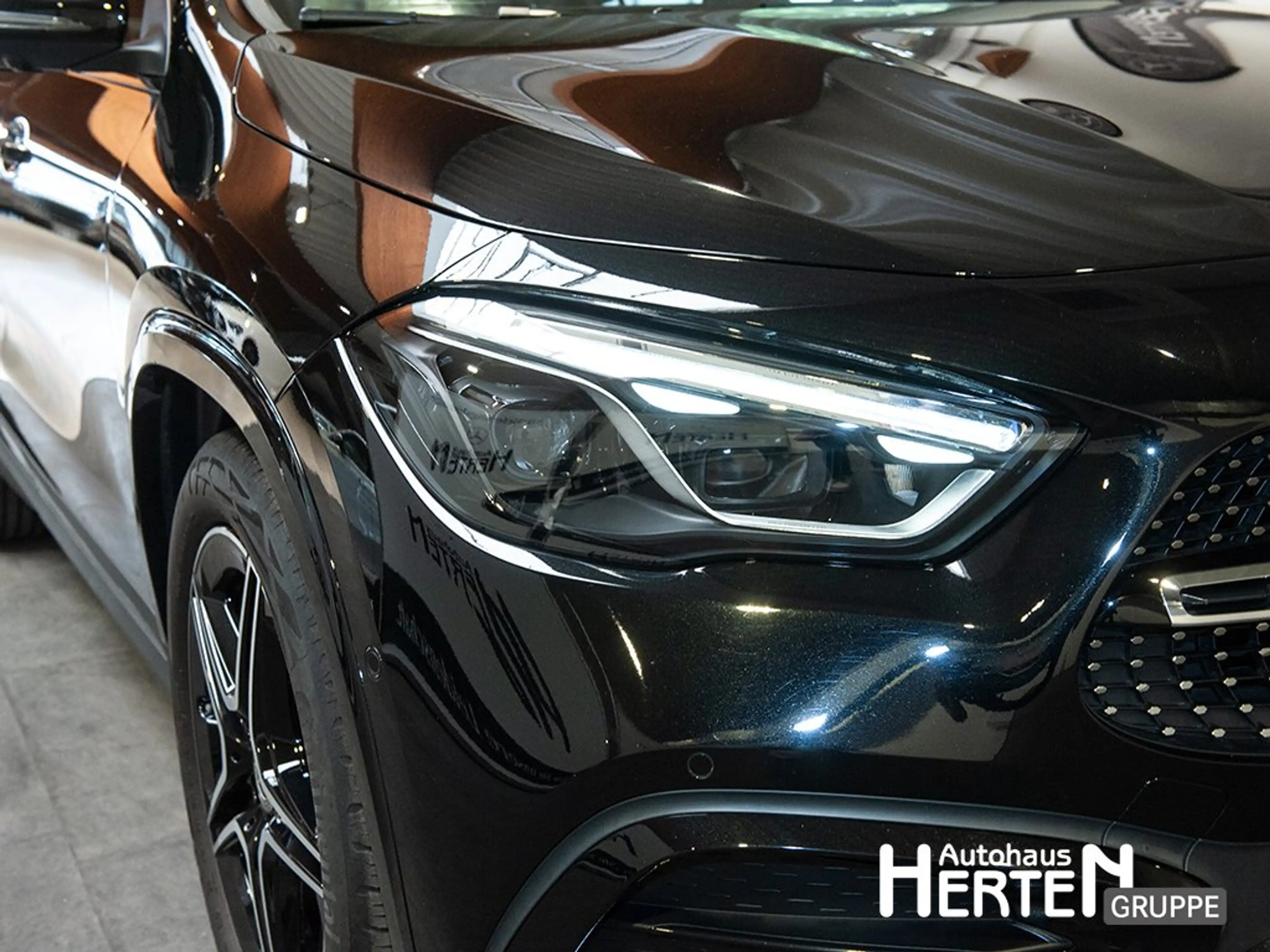 Mercedes-Benz GLA 200 + EDITION AMG+NIGHT+360°+AHK+KEYLESS+AMBI — photo 13