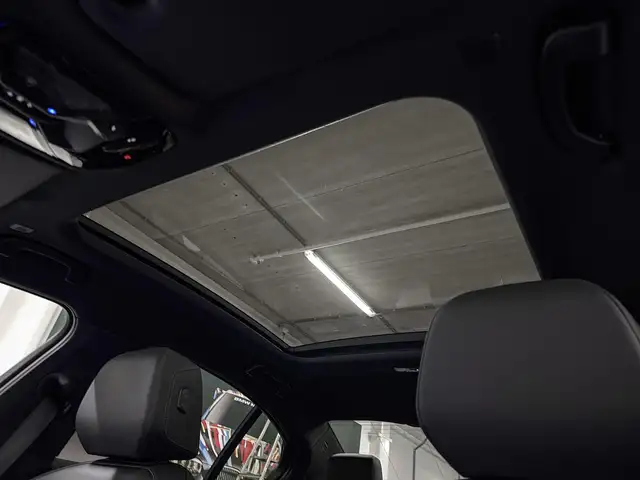 BMW 5 Series view 11