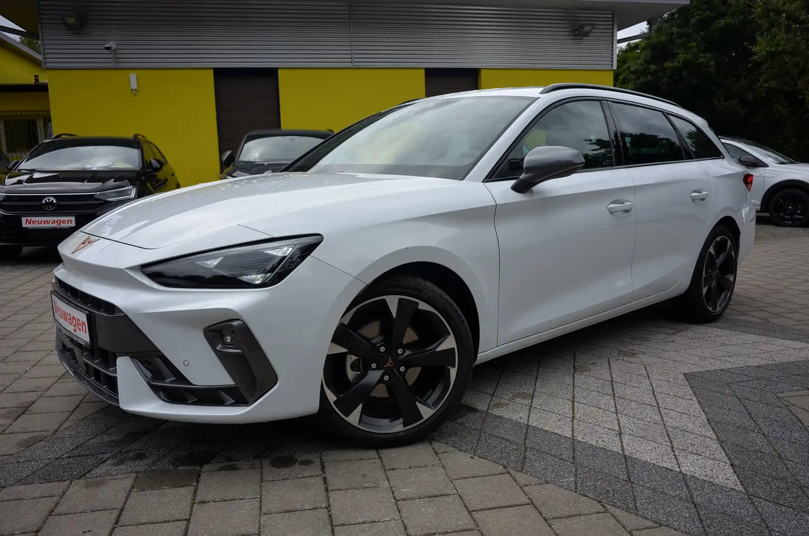 CUPRA Leon 1.5 eTSI ST +e.AHK+el.HECKKLAPPE+ACC+KAMERA Weiß - 1