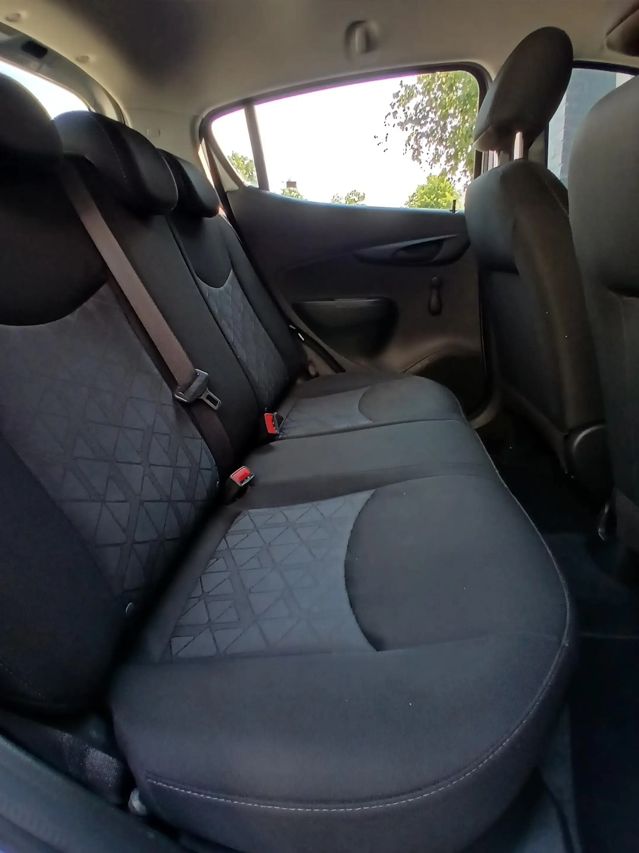 Opel Karl 1.0 ecoFLEX 120 Jaar Edition — photo 18