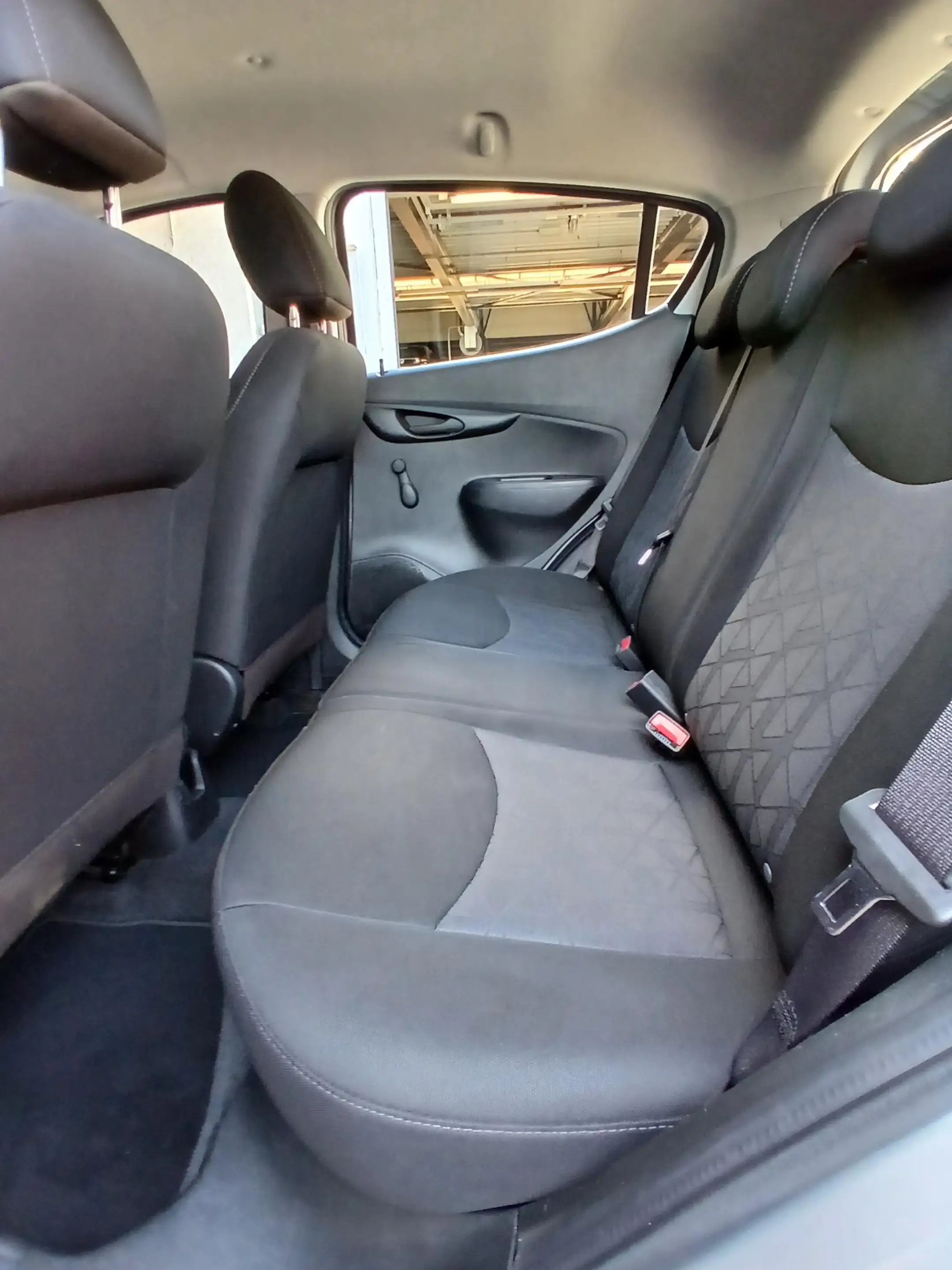 Opel Karl 1.0 ecoFLEX 120 Jaar Edition — photo 17