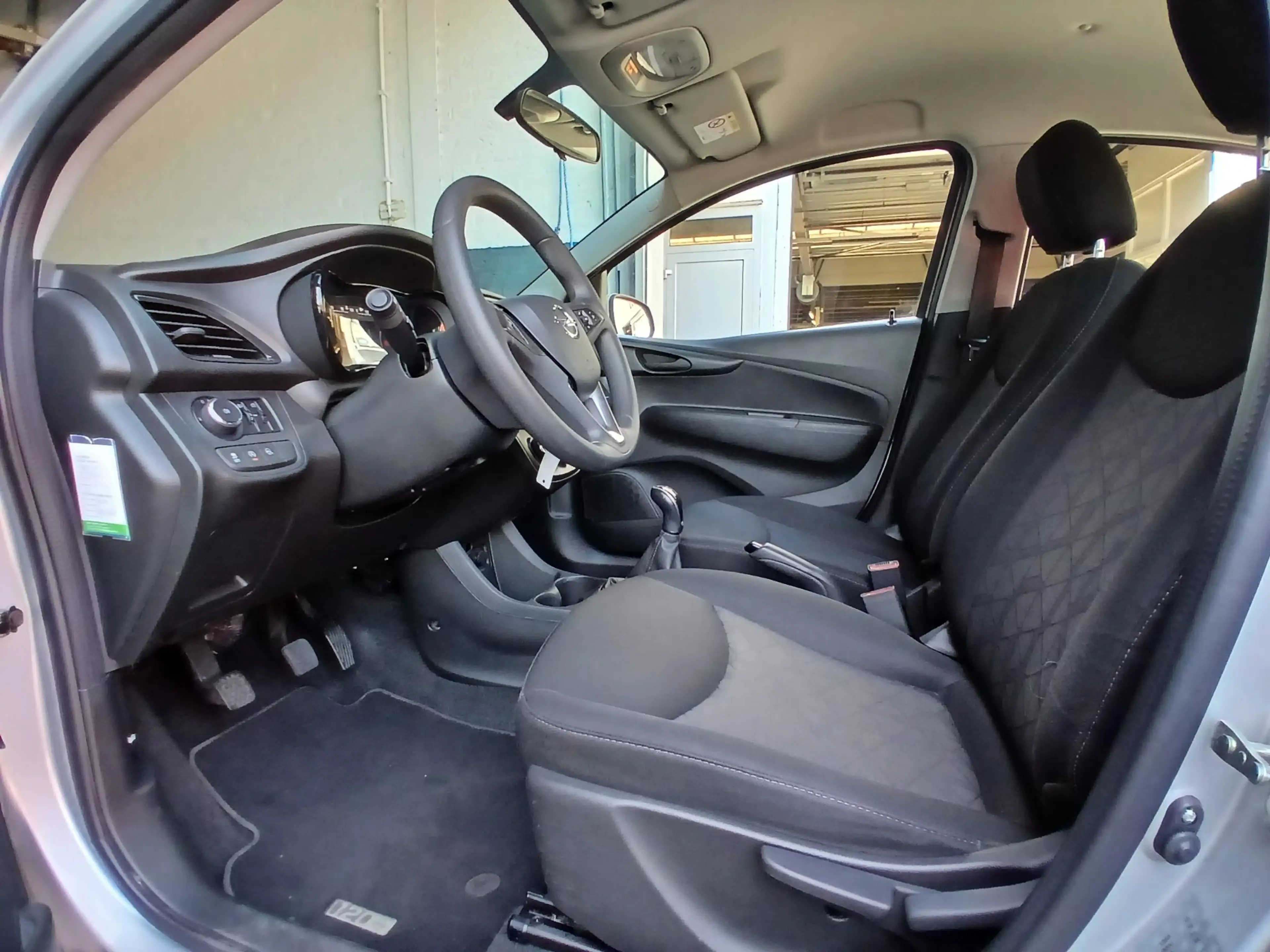 Opel Karl 1.0 ecoFLEX 120 Jaar Edition — photo 15