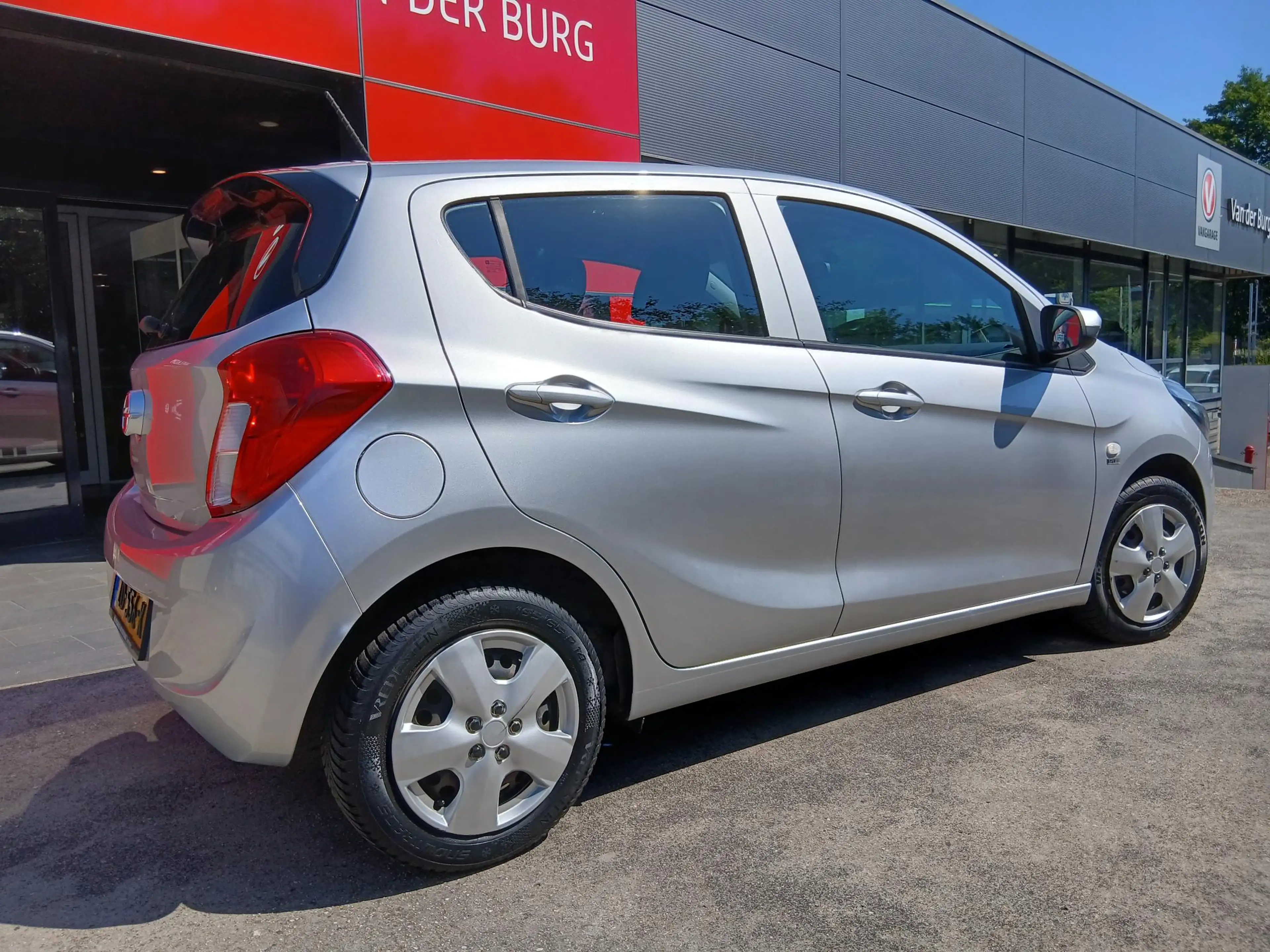 Opel Karl 1.0 ecoFLEX 120 Jaar Edition — photo 9