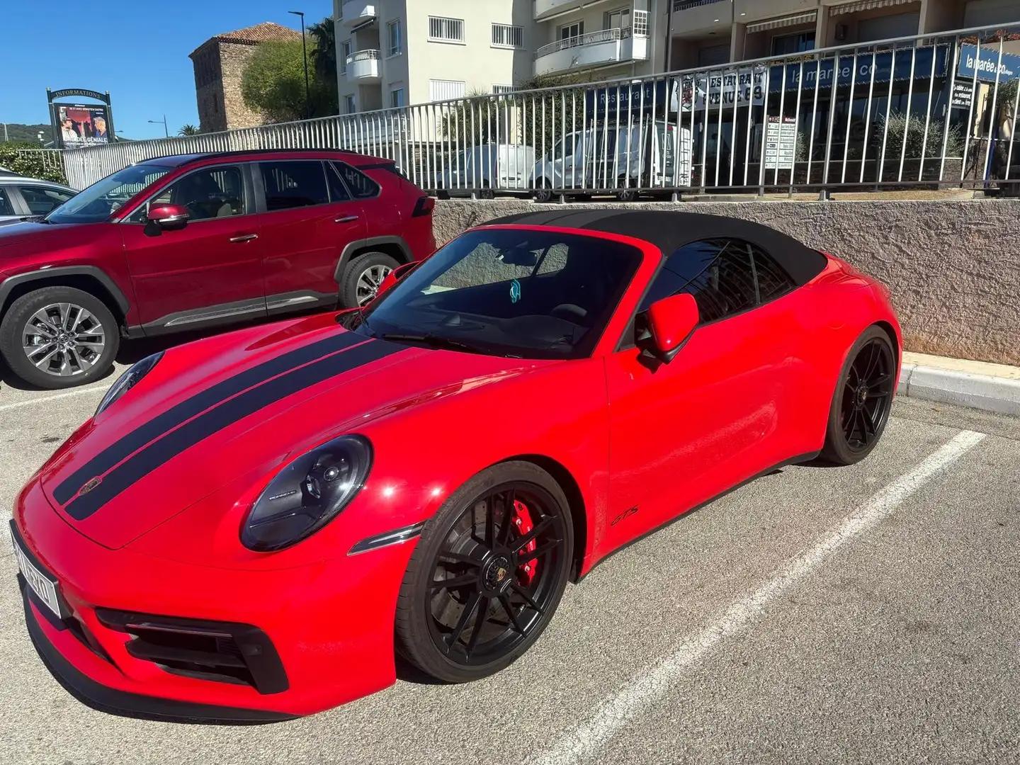 Porsche 992 GTS Rood - 2