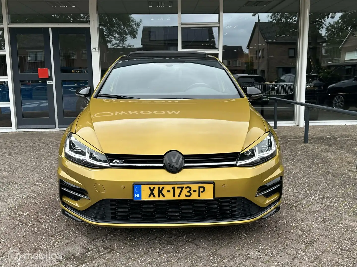 Volkswagen Golf 1.0 TSI R-Line! Led, Pano, Digidash, Carplay, Came Geel - 2