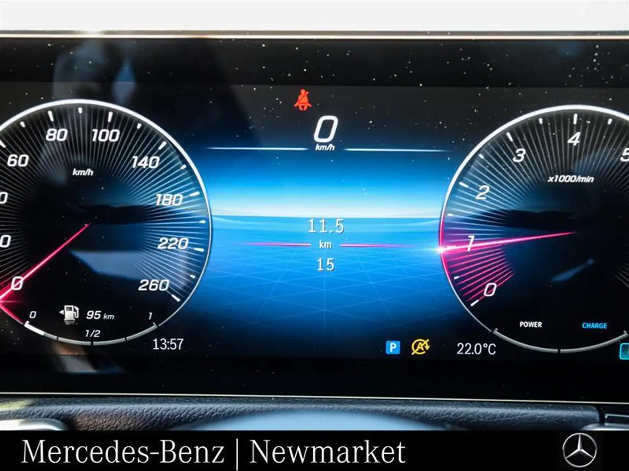 Mercedes-Benz GLB снимка Mercedes-Benz GLB