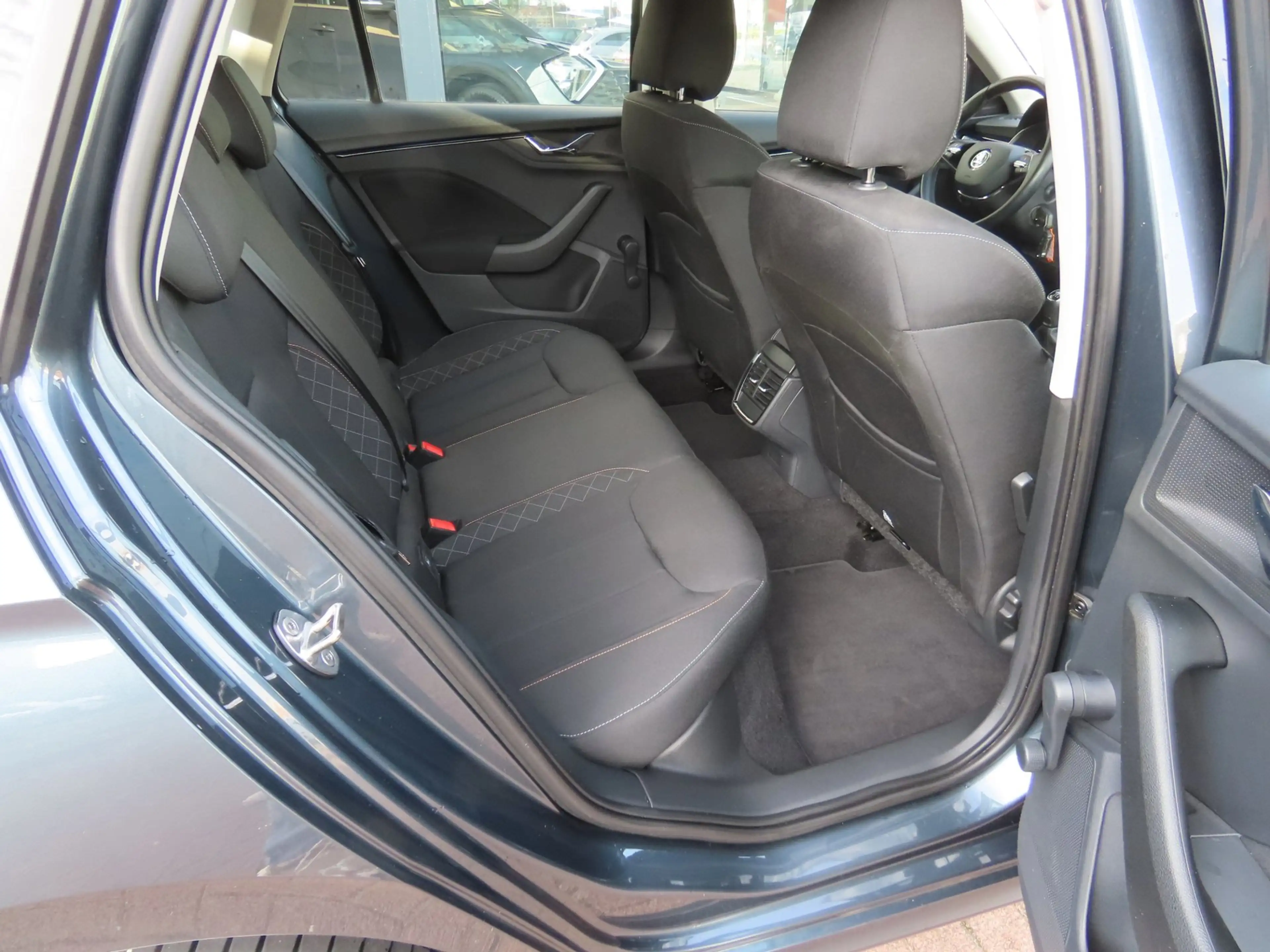 Skoda Kamiq 1.0 TSI Ambition Lage KM Navi LED PDC Digi dashboa — photo 10