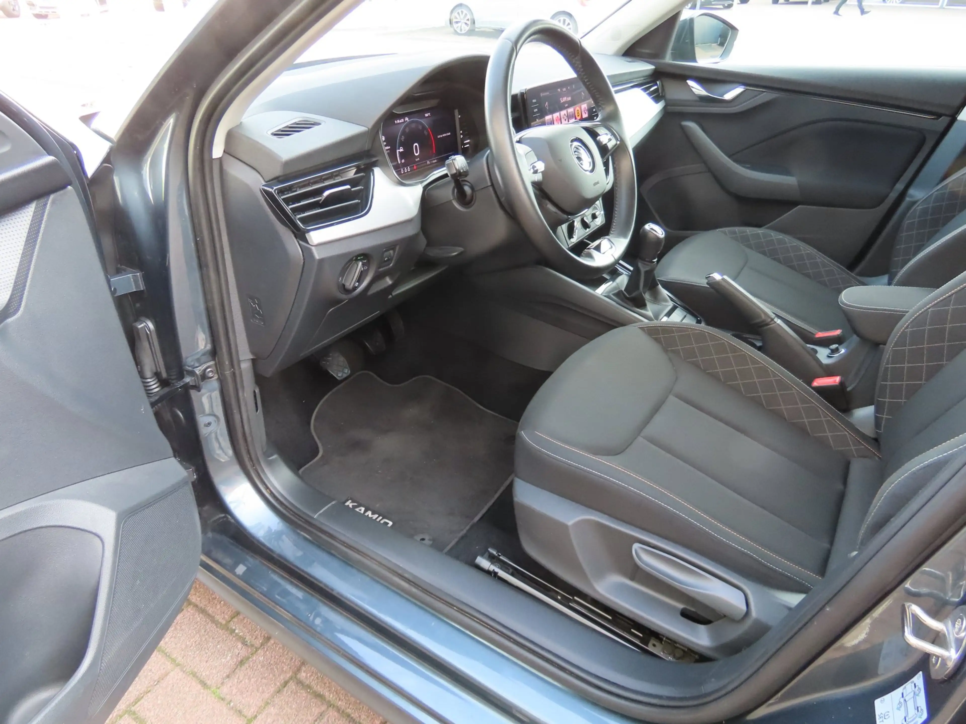 Skoda Kamiq 1.0 TSI Ambition Lage KM Navi LED PDC Digi dashboa — photo 7