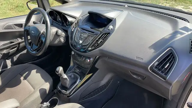 Ford B-Max view 10