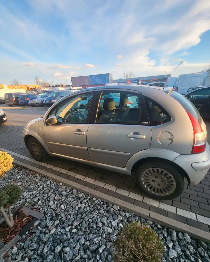 Citroen C3 1.4 Exclusive Grau - 2