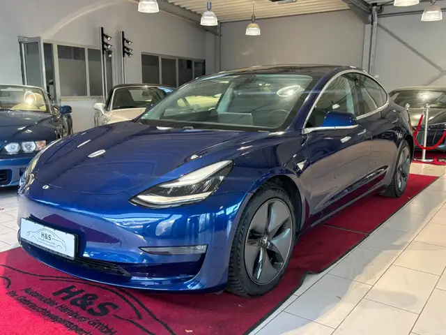 Tesla Model 3 view 3