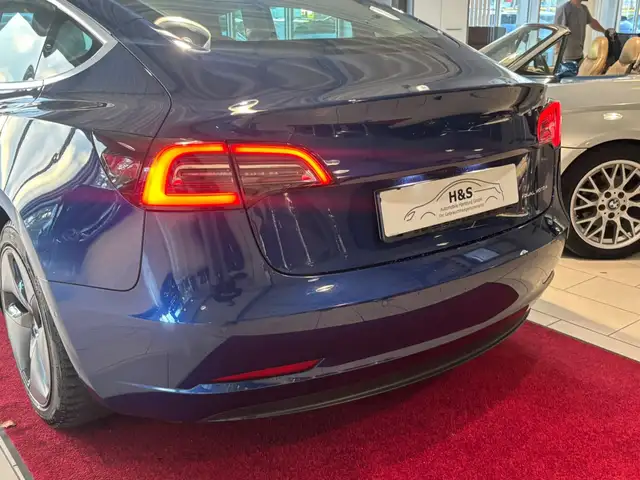 Tesla Model 3 view 8