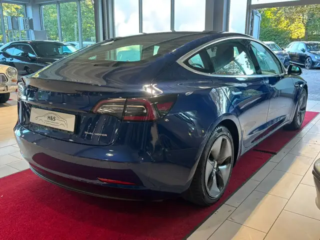 Tesla Model 3 view 9