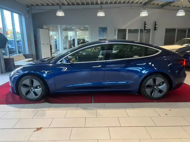 Tesla Model 3 view 4