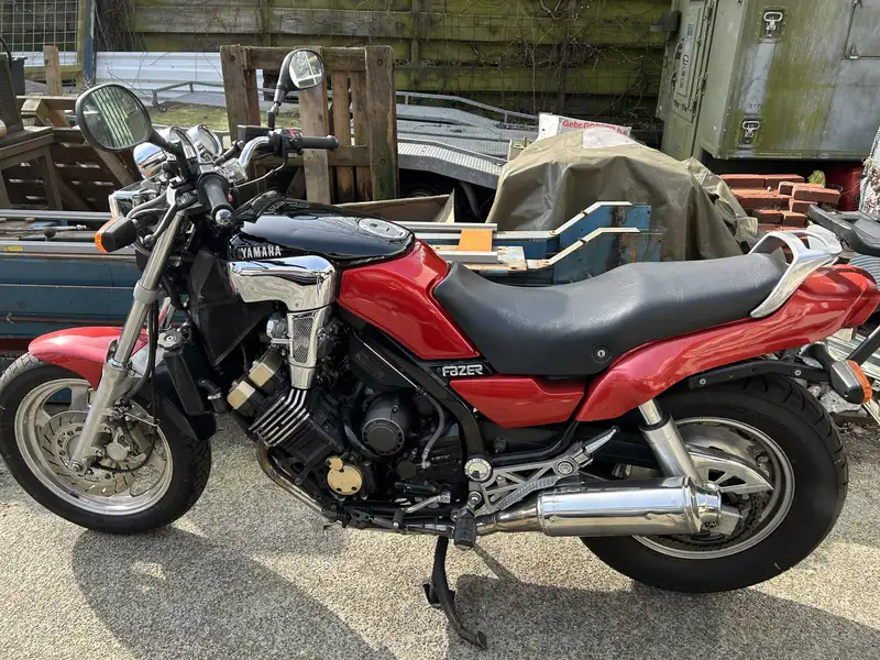 Yamaha FZX 750 - foto 3