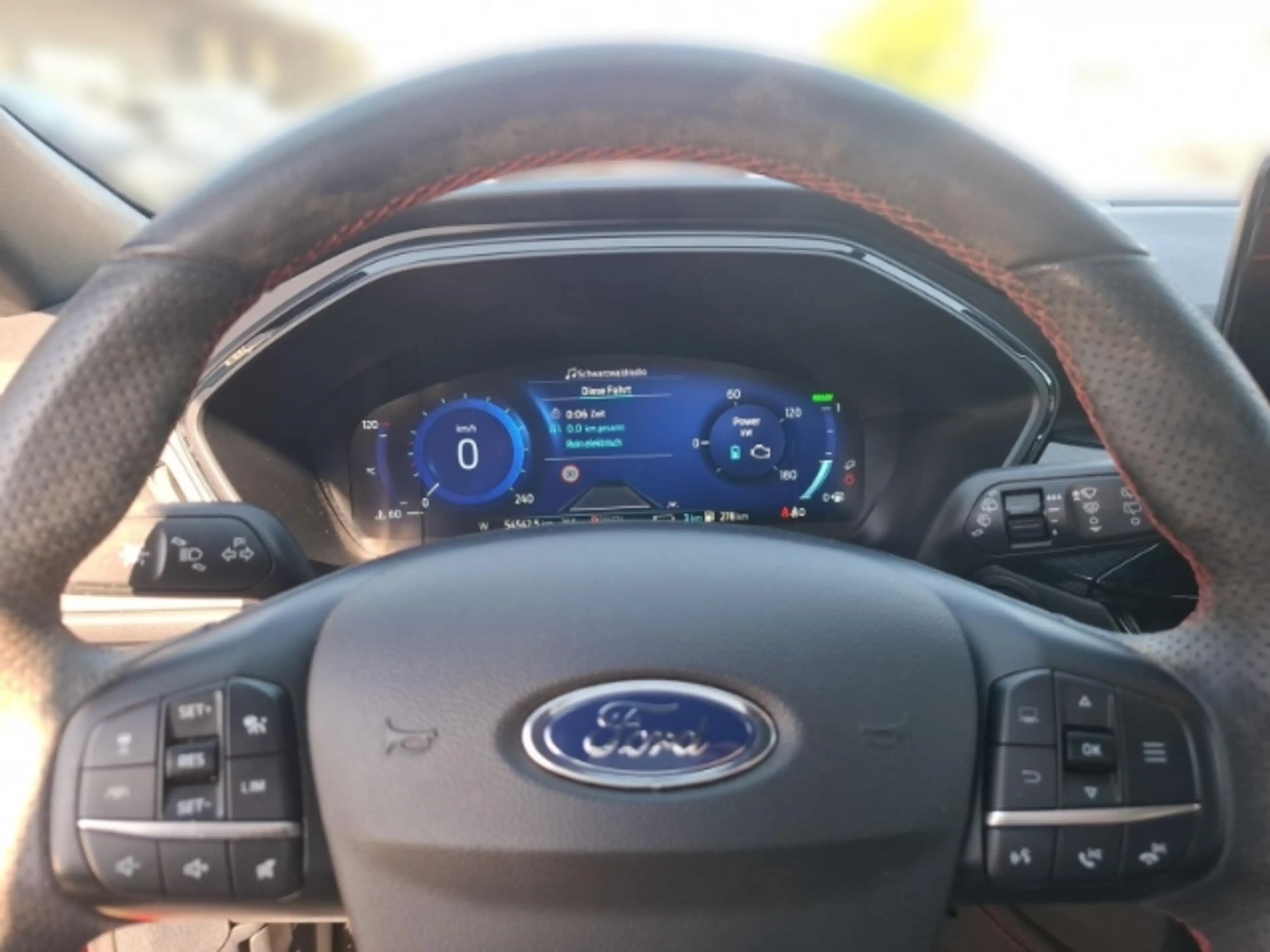 Ford Kuga PHEV ST-Line X+Abstandswarner+Kamera+Navi+Sitzheiz — photo 8