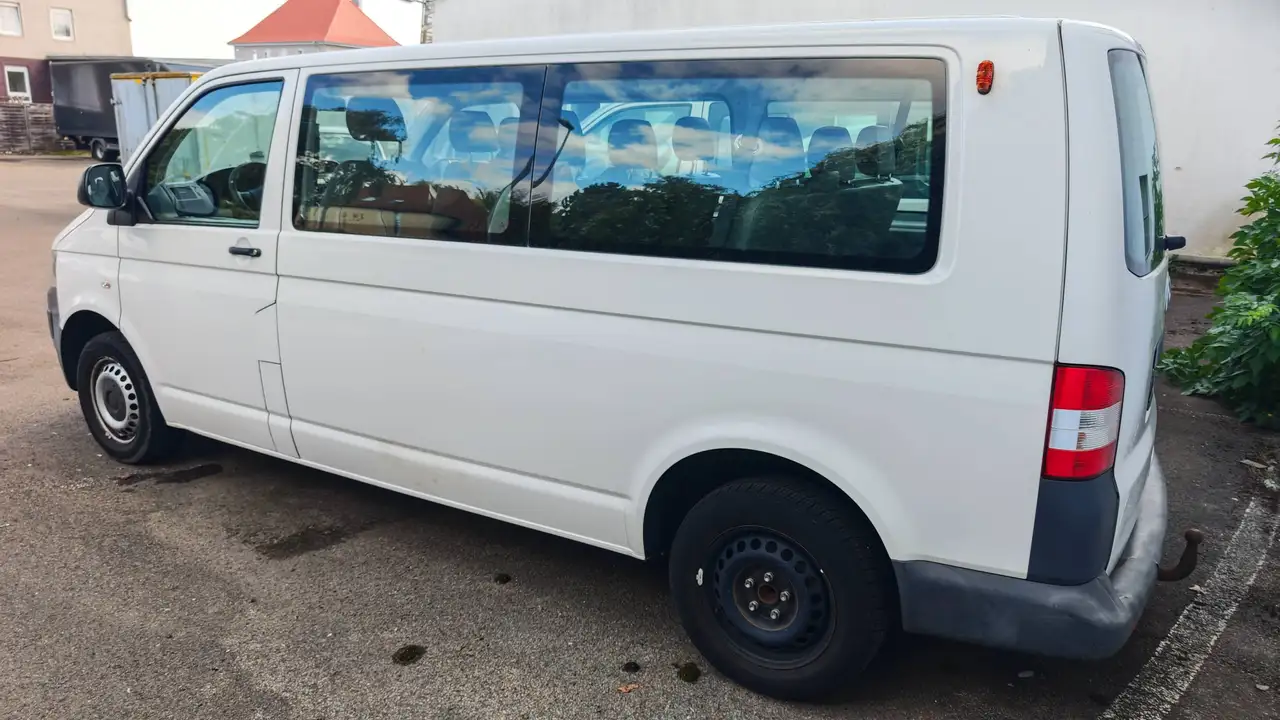 2011 Volkswagen T5 Transporter Kombi/Lang/9SP/2Hzgn/StdHzg/AHK/ Neue HU/AU, photograph 2